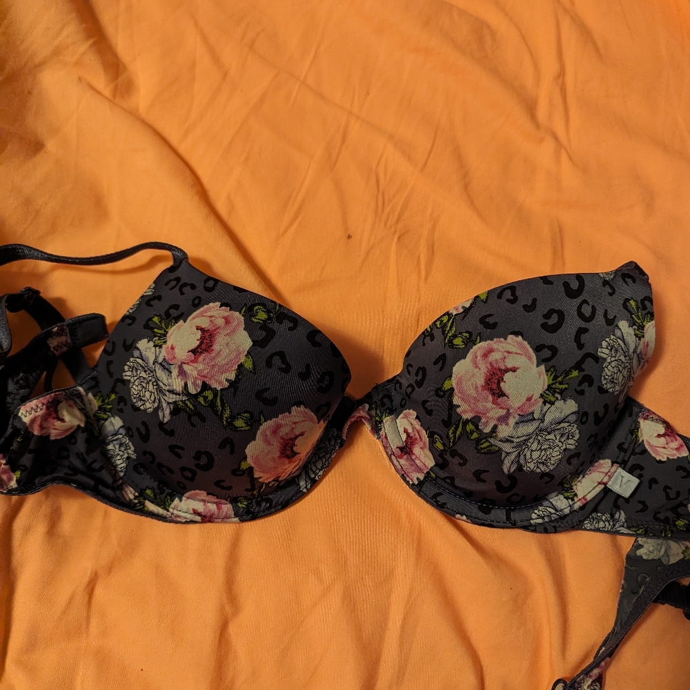 Like new Victoria secret bra